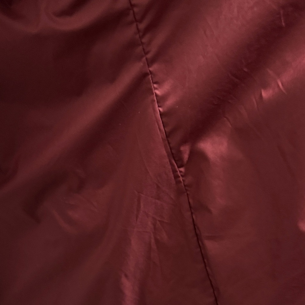 Patagonia Women's Down Burgundy Puffer Jacket with Hood - Picture 13 of 14